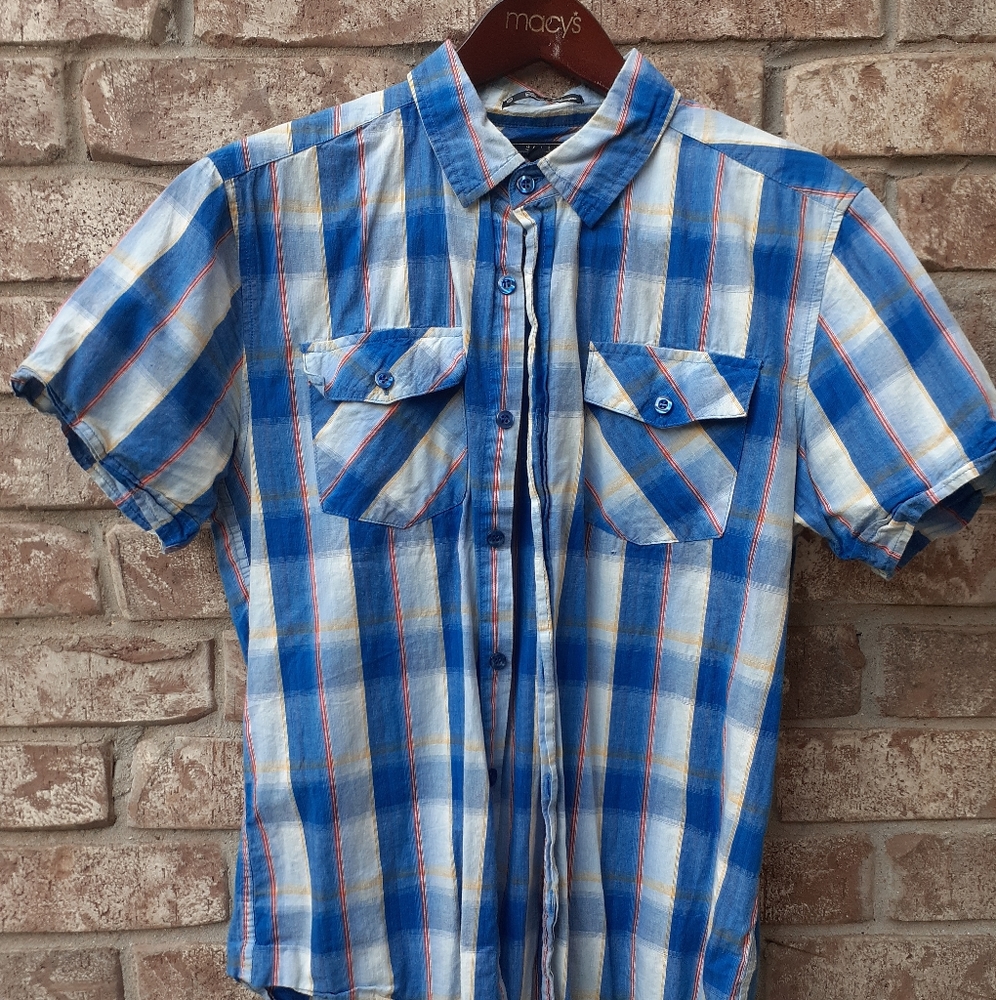 Short sleeve patterned button down.
